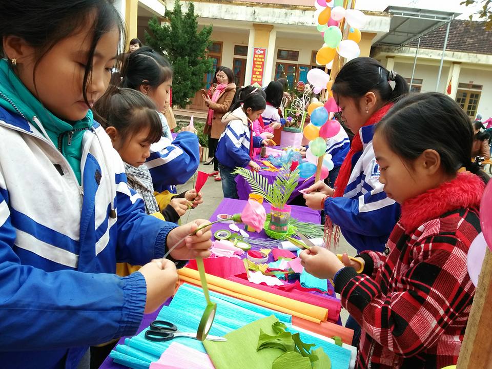 Hoạt động giáo dục NGLL về tổ chức Hội chợ  tại Cụm của  học sinh
