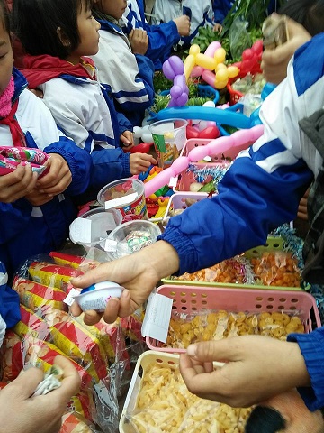 Hoạt động giáo dục NGLL về tổ chức Hội chợ vui  xuân 2018 của  học sinh